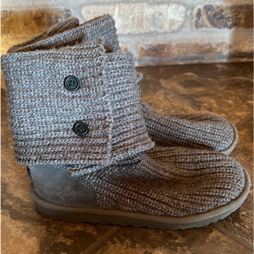 UGG Classic Knit Double button Cardy Boots Sz 4